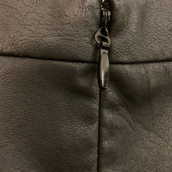 BCBG MAXAZRIA BLACK VEGAN LEATHER PENCIL SKIRT SZ MEDIUM—STUNNING! - Picture 4 of 13